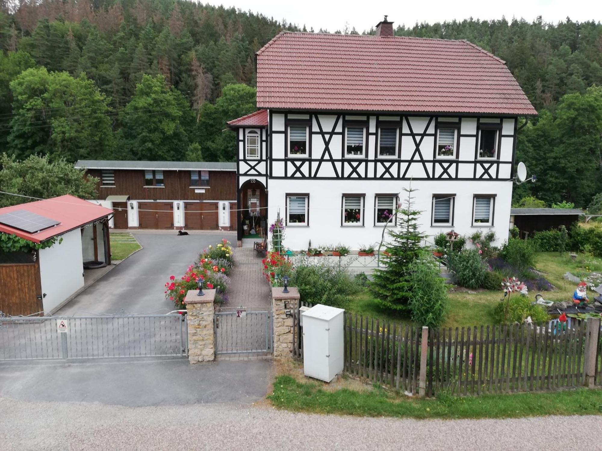 Fewo An Der Klosterruine Paulinzella Mit Kostenfreien Parkplatz Und Wlan 외부 사진